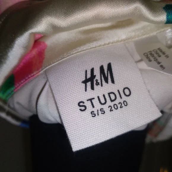 H&M STUDIO 2020 Women's MultiColor Abstract Print Long Sleeve Blouse- Size S - Picture 3 of 14